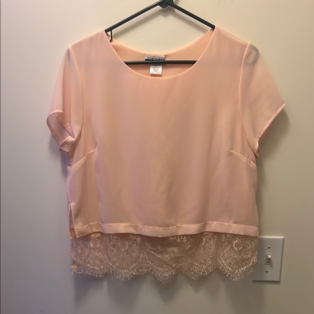 Contempo casuals Women’s coral blouse with lace fringe size large